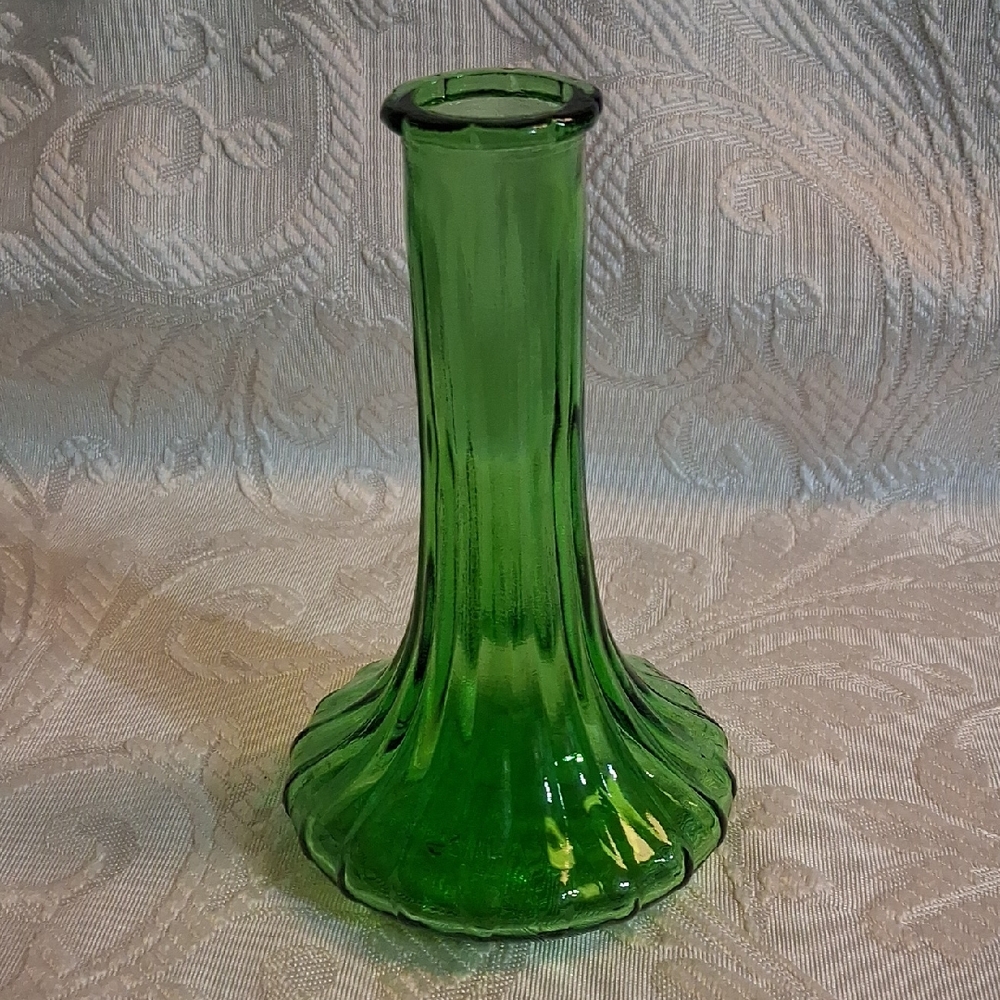 Vtg Hoosier Glass Co. Emerald Green Glass Ribbed Bud Vase
